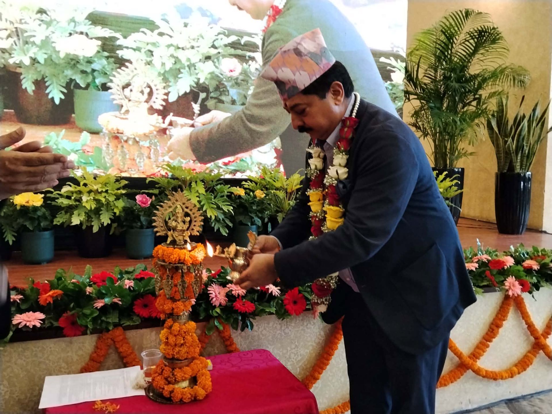 नेपाली फूललाई विश्व बजारसम्म पुर्याउने गरी नीति तथा कार्यक्रम आवश्यक : अध्यक्ष श्रेष्ठ 